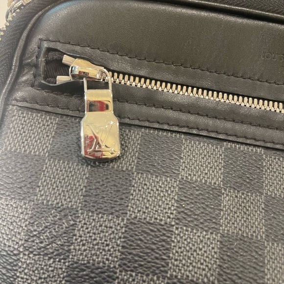 Louis Vuitton Scott Messenger Bag - Picture 5 of 9